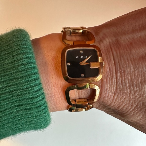 Genuine Gucci Rose Goldtone Bracelet Watch With Diamonds - Picture 10 of 11